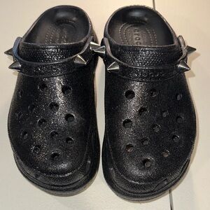 Black Crocs platform clogs with spiked (363)